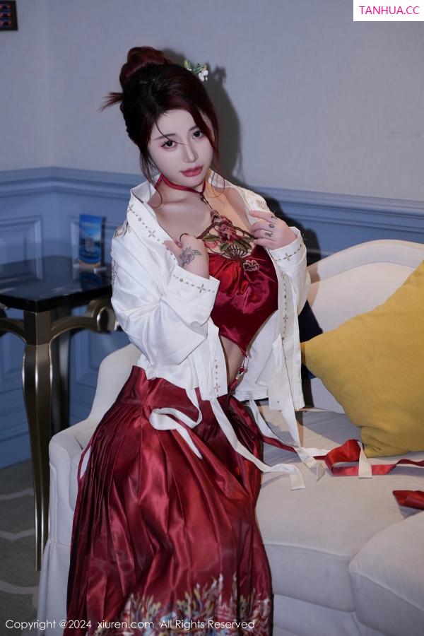 美七Mia  [XiuRen]高清写真图 2024.01.19 No.7985 美七Mia 古装美腿第22张图片